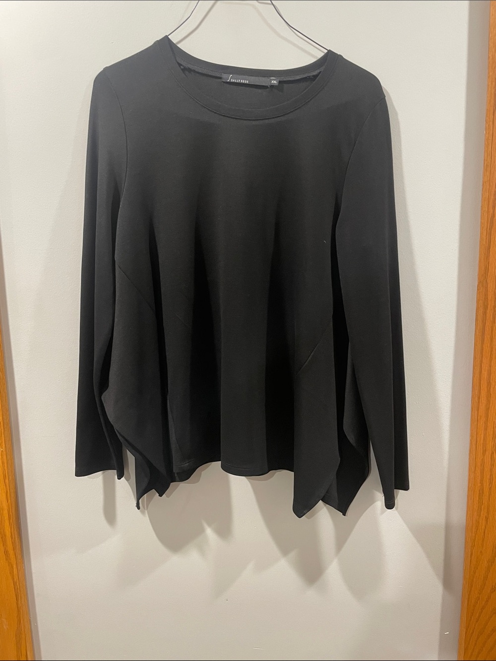 Maternity- sally rose Black Asymmetric Long-Sleeve Pullover